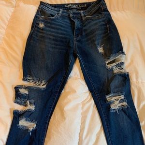 Super distressed skinny stretchy jeans